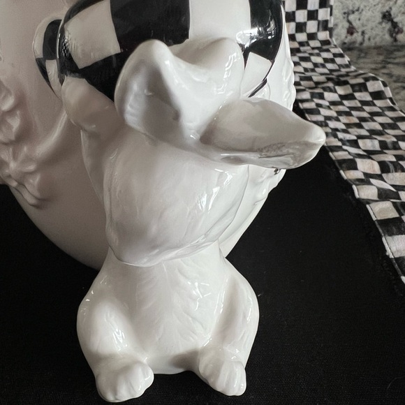 MacKenzie-Childs White Rabbit Ceramic Climbing Bunnies Vase. 1 small flaw. 🐰 - Picture 9 of 16